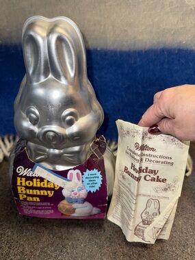 Vintage 1970-80s Wilton Silver holiday Bunny Cake Mold with Instructions New